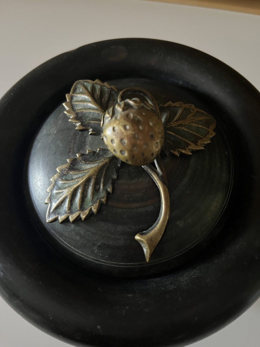 Una coppa in metallo, Deco-photo-3