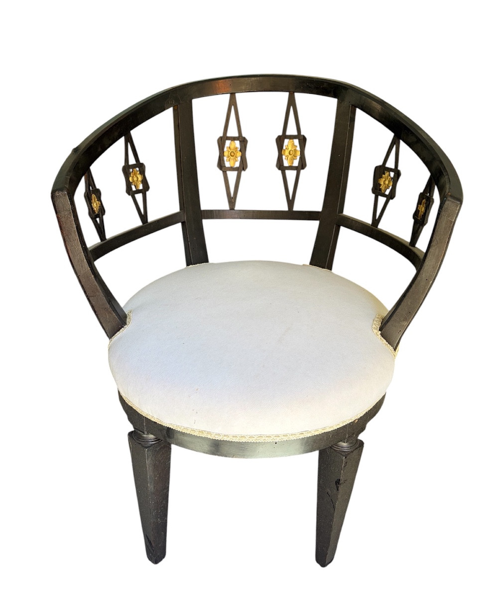 Poltrona Luigi XVI laccata nera con decori dorati