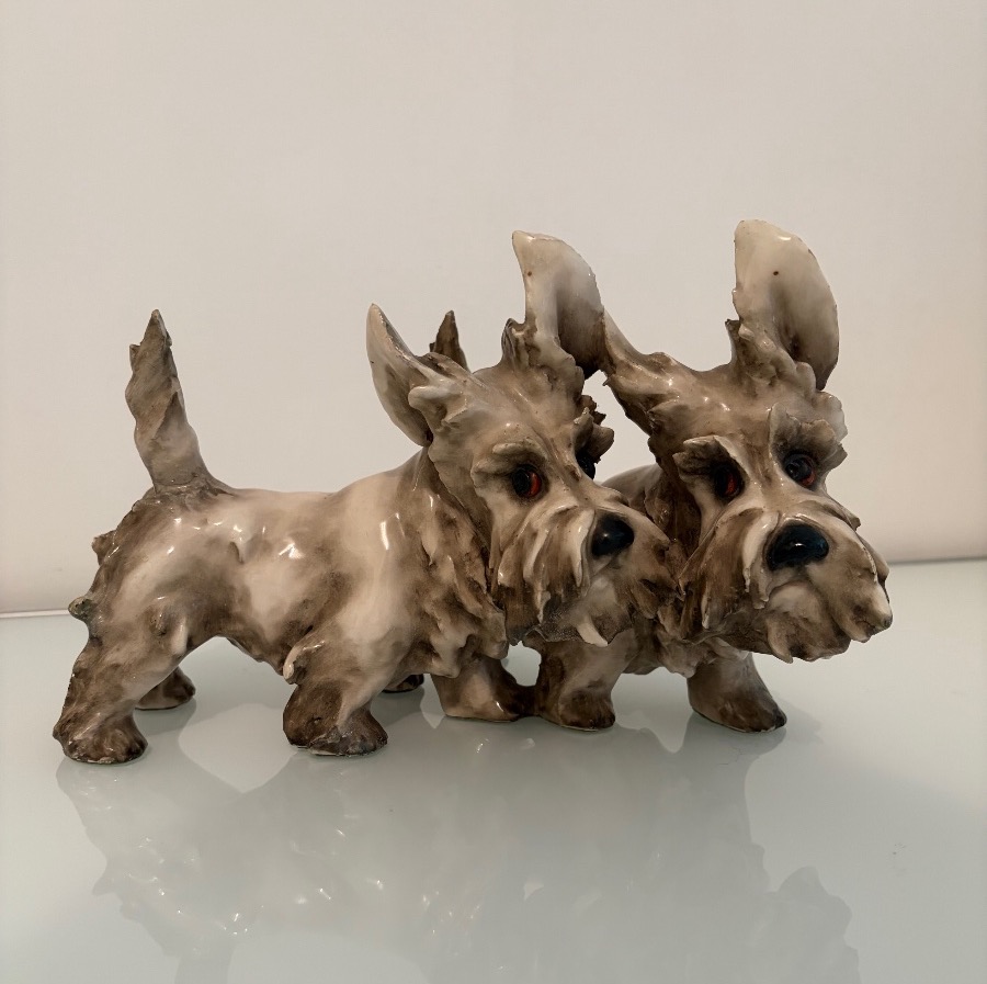 Scultura in ceramica policroma raffigurante due Scottish Terrier – Guido Cacciapuoti, anni ’40-photo-2