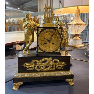 Pendola da tavolo in bronzo dorato, Francia  XIX sec.