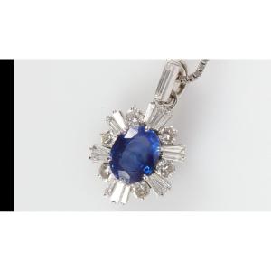 750 White Gold Pendant Centered With A Beautiful Oval-cut Sapphire Of Approximately 3.10 Carats