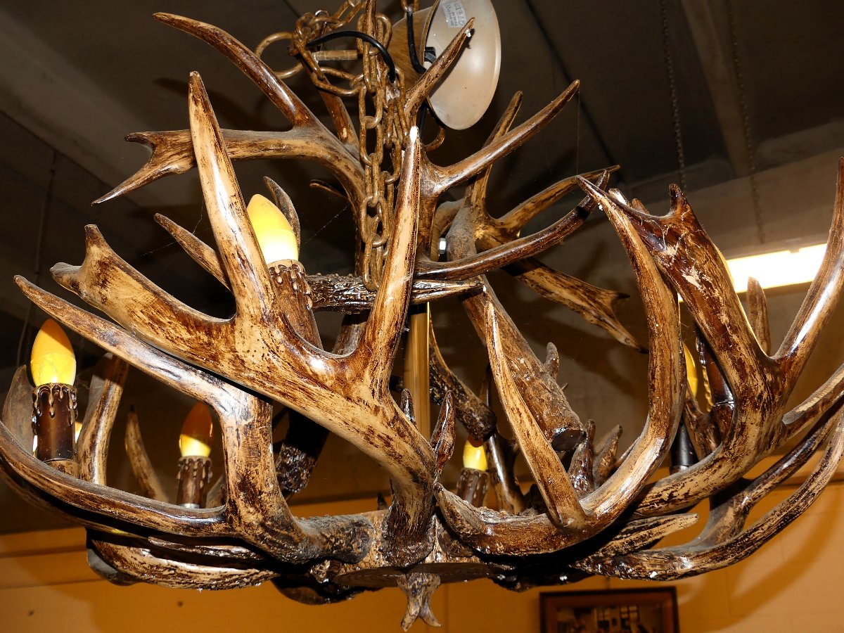COPPIA DI LAMPADARI IN CORNO ARTIFICIALE-photo-3
