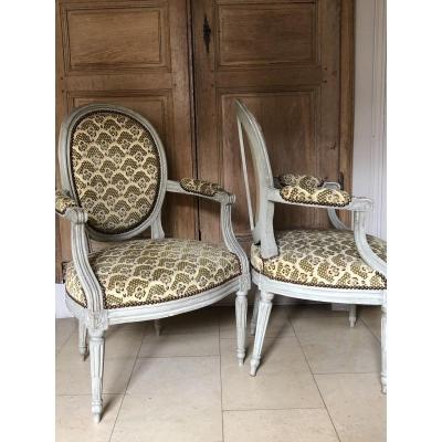 Pair Of Armchairs With Medallion XVIII