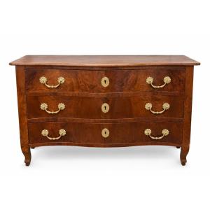 18th Century Walnut Chest Of Drawers