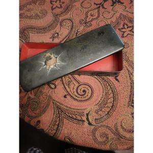 Box Decorated With A Pug. 19th Century.