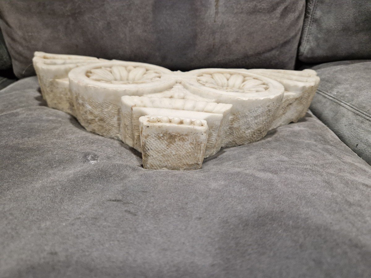 Decorazione in marmo zuccherino realizzanta nel periodo Carlo X-photo-1