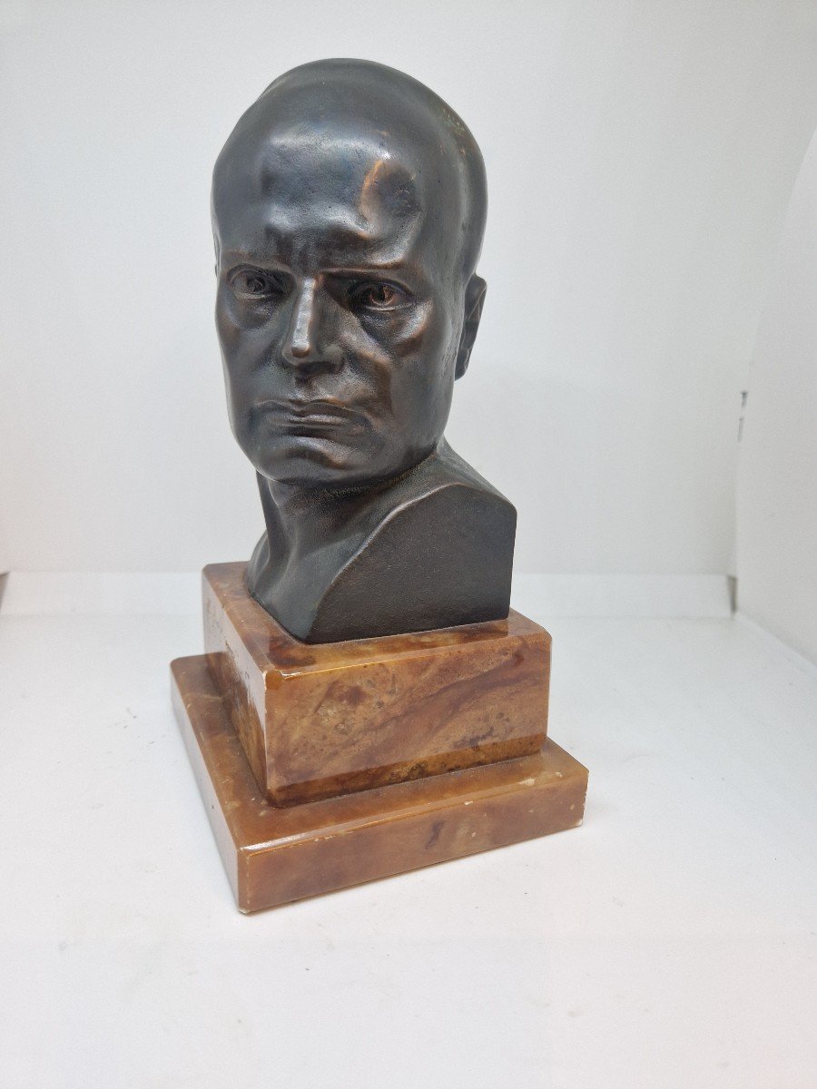Bronzo testa di Mussolini con base in marmo. Prima metà del novecento