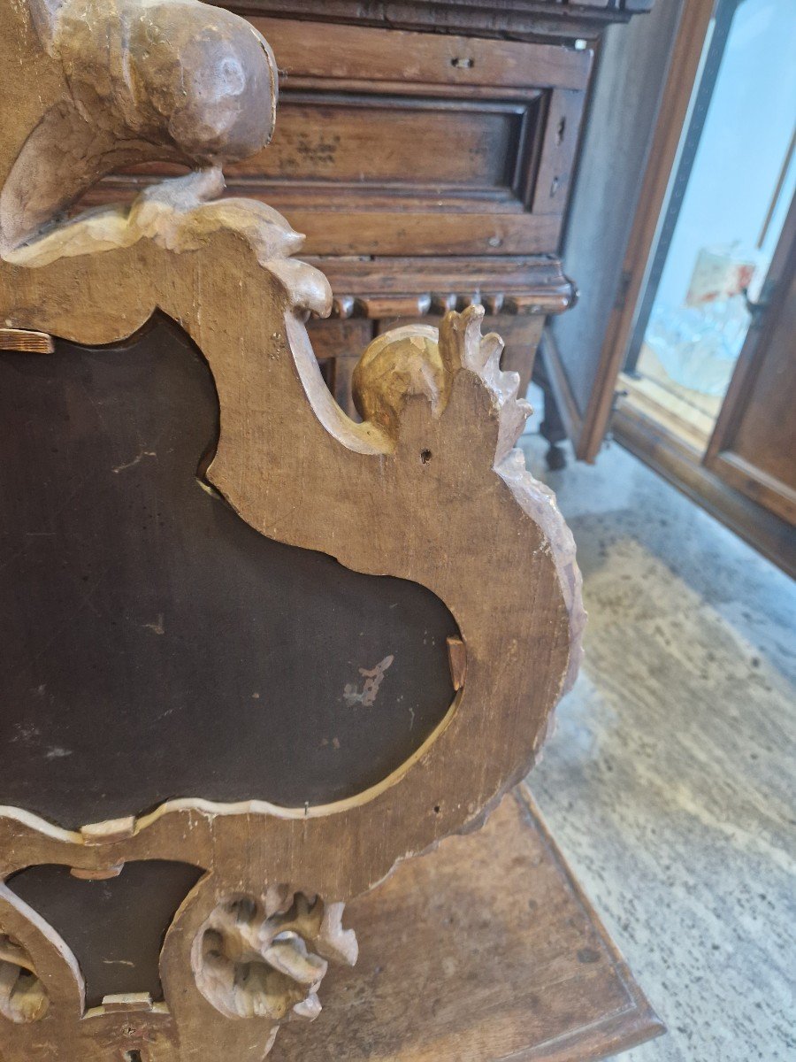 Piccola specchiera in legno dorato italiana del settecento-photo-1