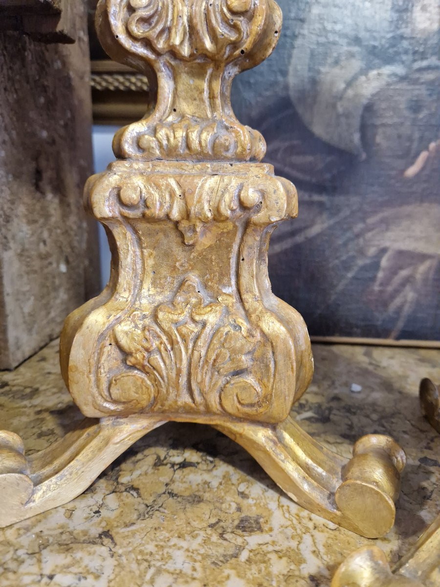 Tre deliziosi candelabri in legno dorato-photo-1