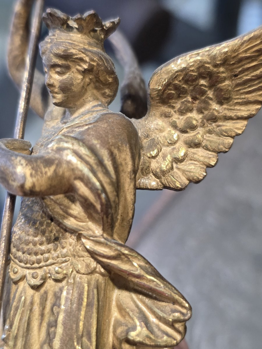 Piccola e antica statua in bronzo dorato finemente cesellata-photo-6