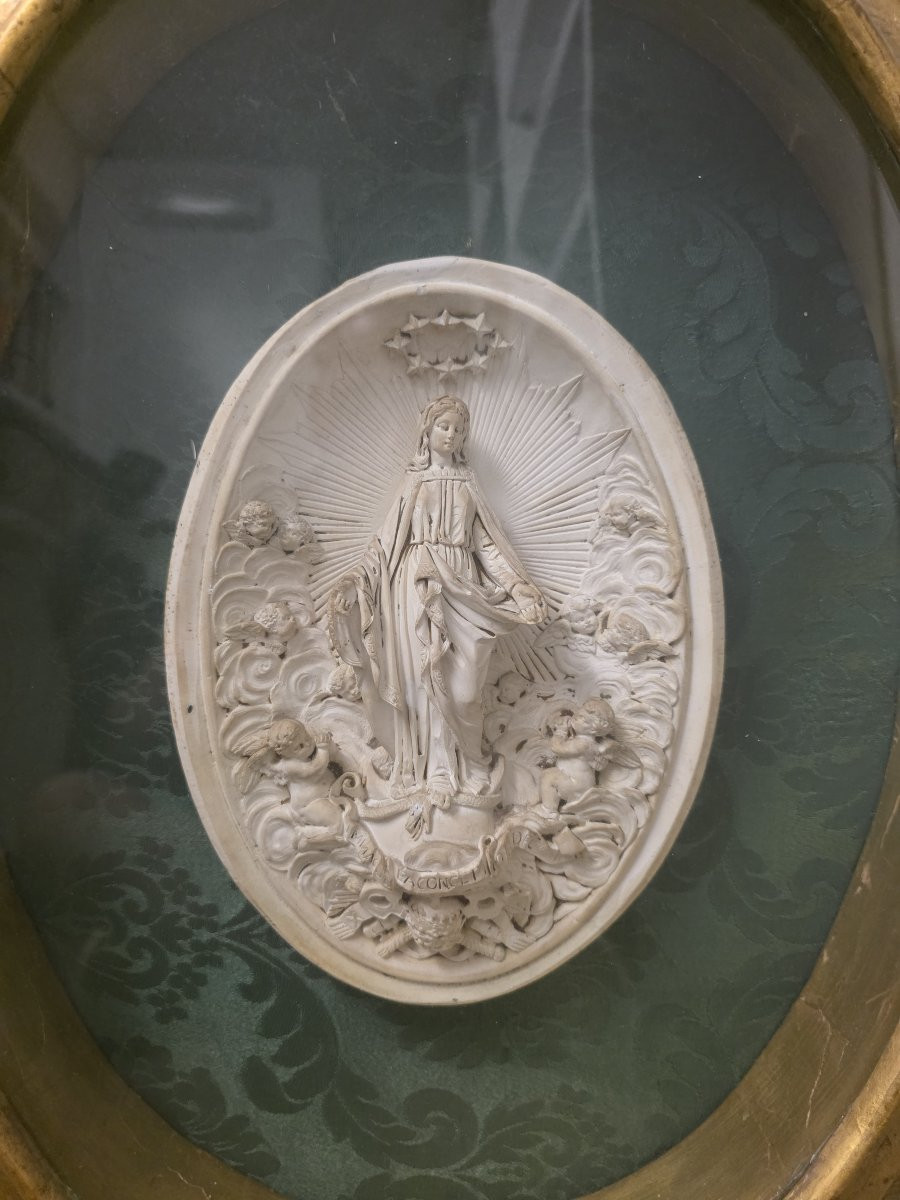 Bassorilievo in scagliola del 1857 (raffigurante l'Immacolata Concezione)-photo-3