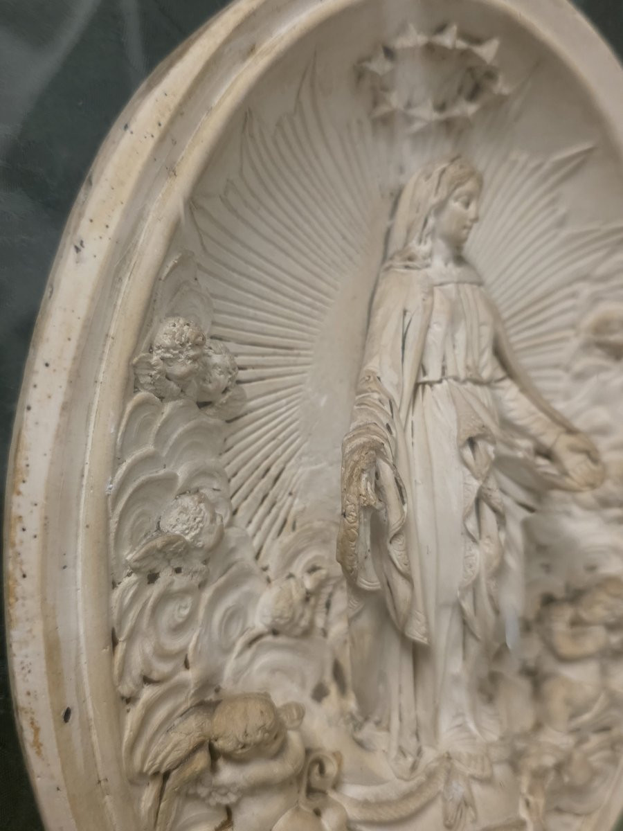 Bassorilievo in scagliola del 1857 (raffigurante l'Immacolata Concezione)-photo-7