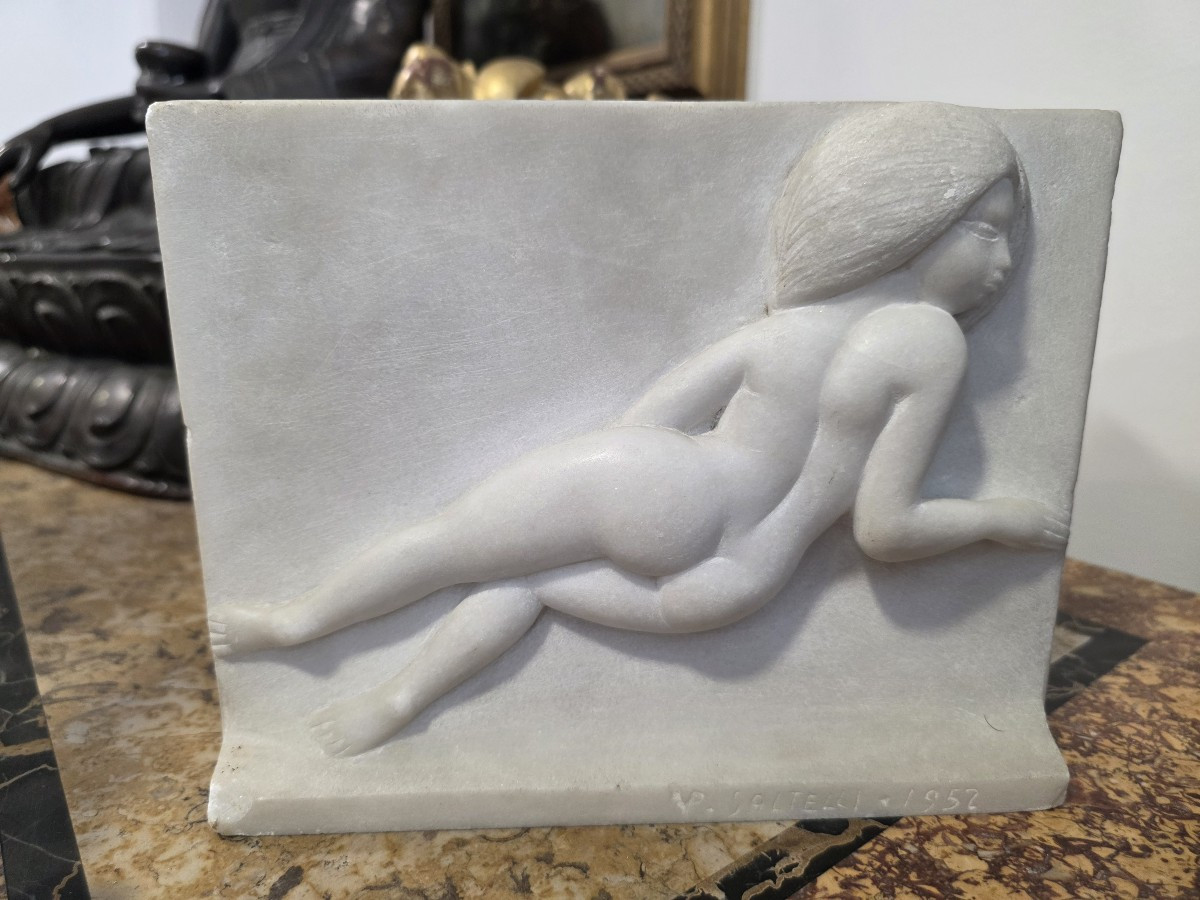 Placca di marmo zuccherino scolpita realizzata dall'artista Vittorio Saltelli
