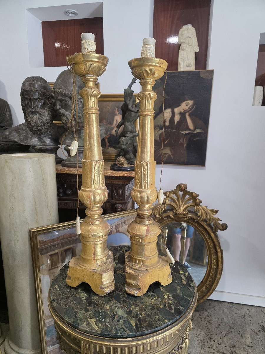 Bella coppia di grandi candelabri in legno dorato settecento (Italia centrale)-photo-2