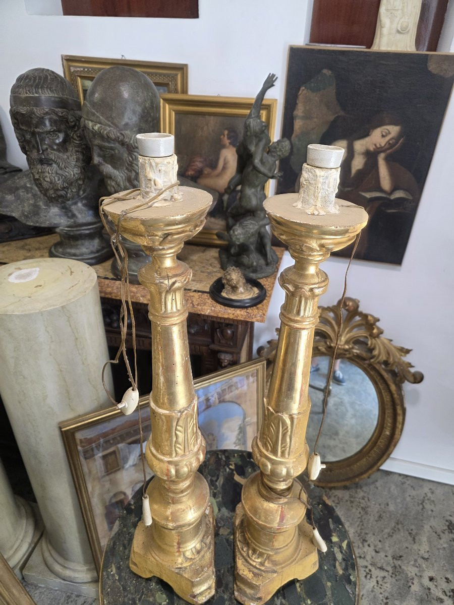 Bella coppia di grandi candelabri in legno dorato settecento (Italia centrale)-photo-3