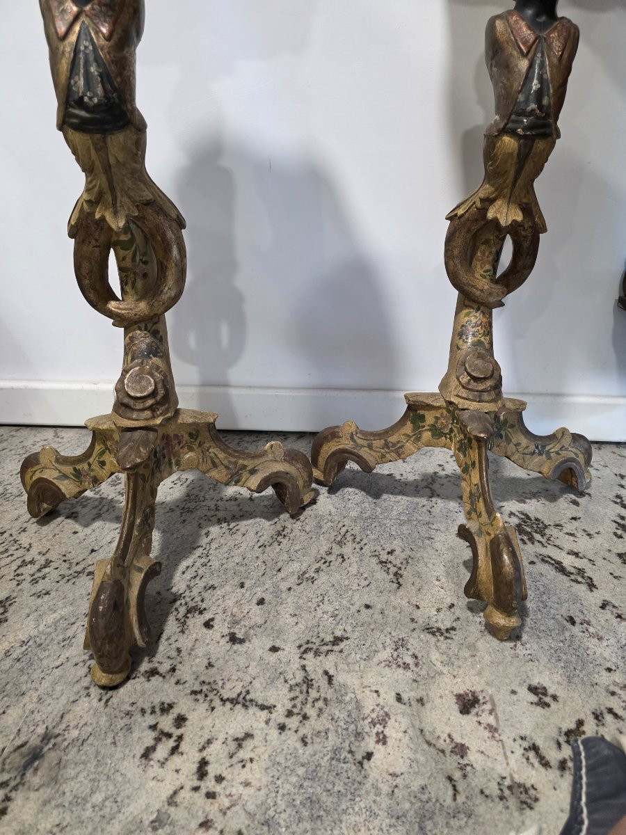 Coppia di trespoli in legno laccato e dorato, Venezia,   XIX secolo.-photo-3