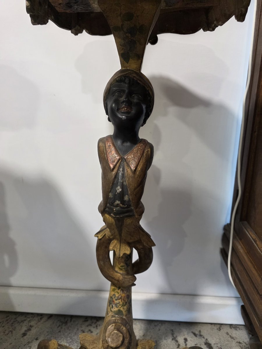 Coppia di trespoli in legno laccato e dorato, Venezia,   XIX secolo.-photo-1