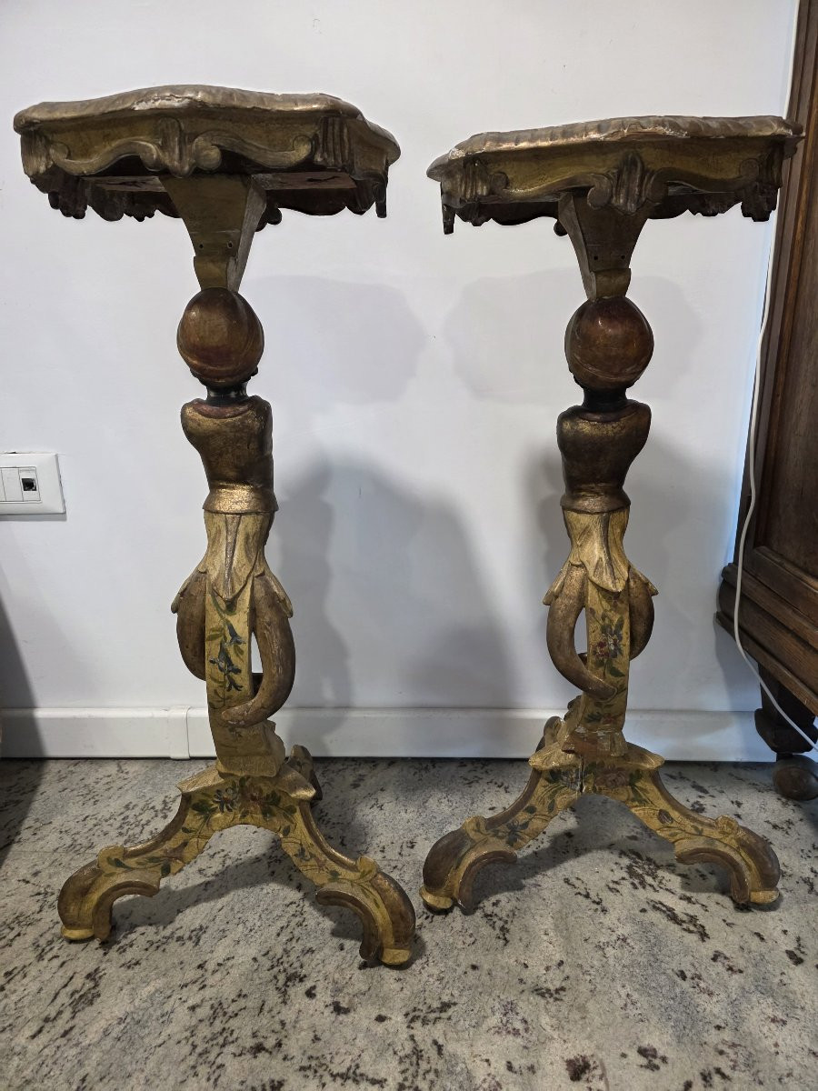 Coppia di trespoli in legno laccato e dorato, Venezia,   XIX secolo.-photo-4