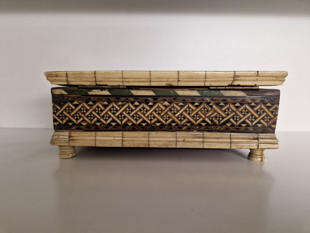 Bottega degli Embriachi, XV secolo, Scatola da gioco in osso