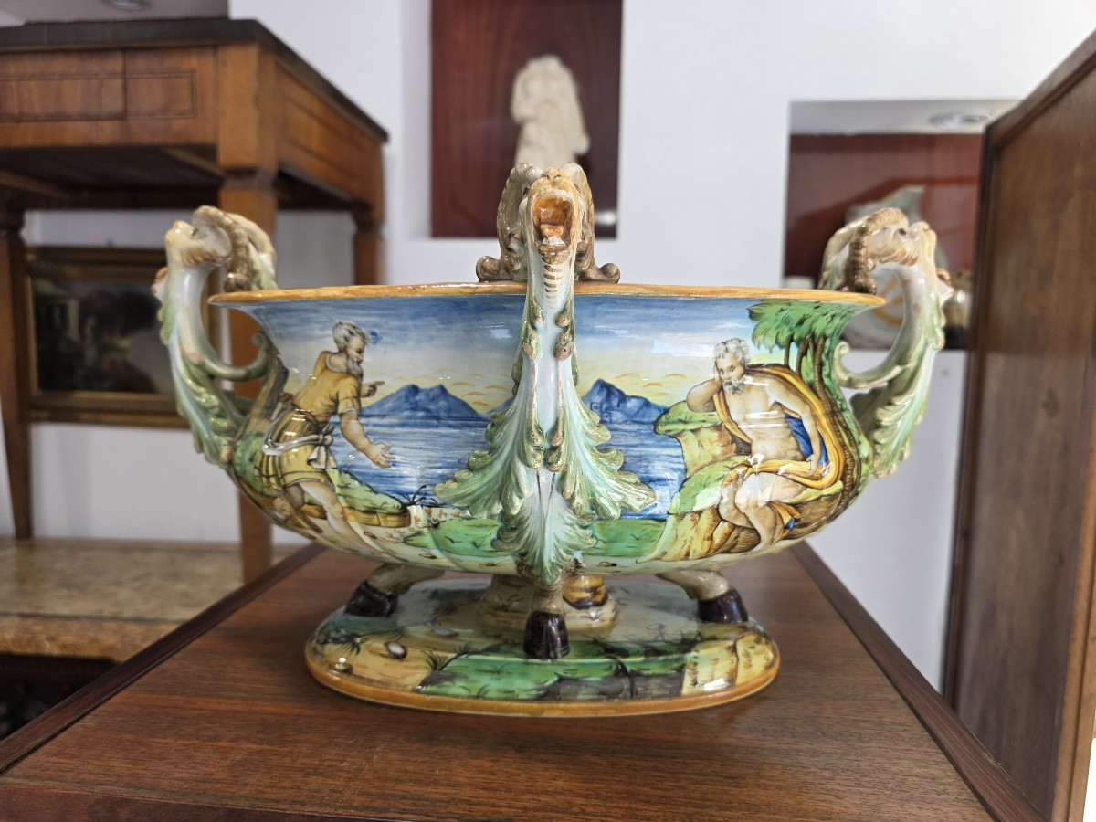 Centrotavola in maiolica istoriata Ginori fine XIX