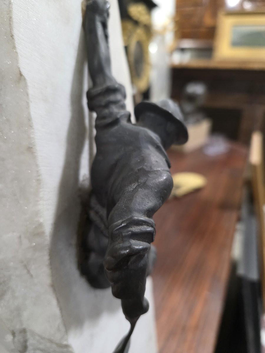 Bronzo scalatore con marmo. Epoca prima metà del novecento-photo-3