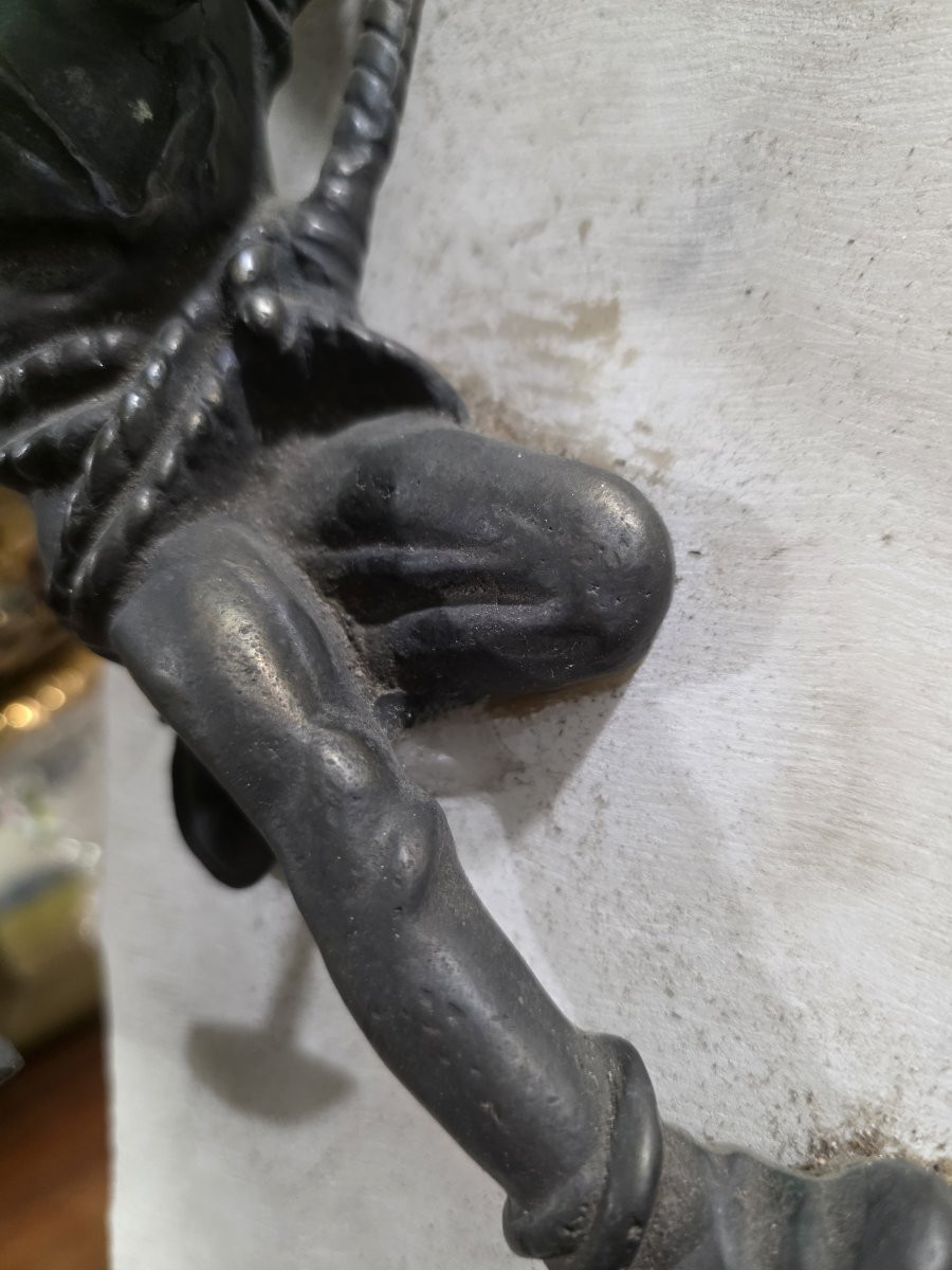 Bronzo scalatore con marmo. Epoca prima metà del novecento-photo-3