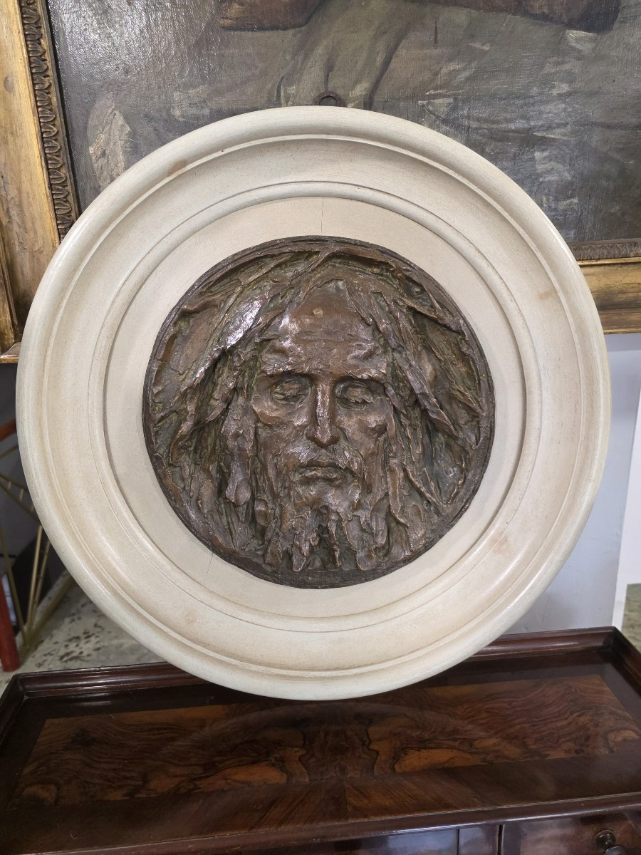 Tondo in bronzo a rilievo raffigurante "Sacra Sindone" firmato Alceo Dossena Roma 1918