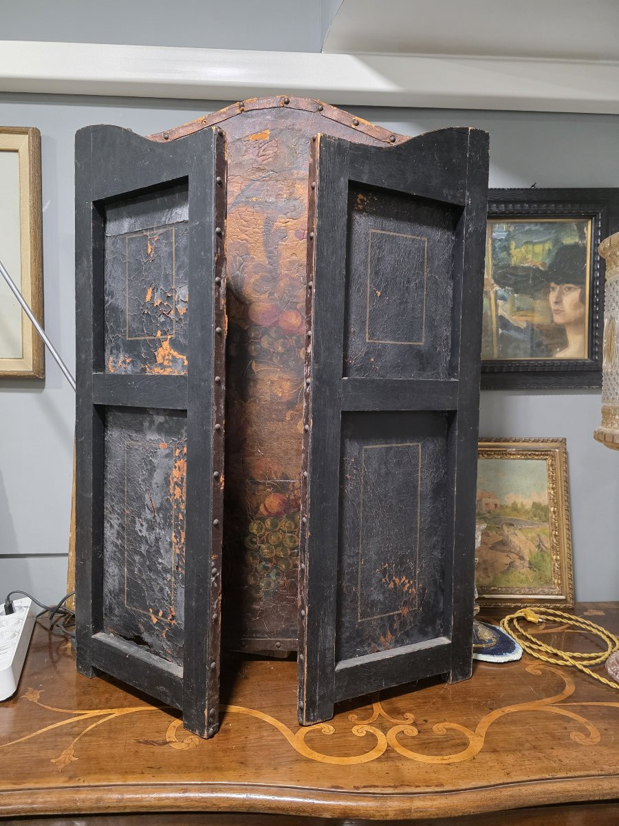 iccolo separè in cuoio di Cordoba dipinta. Epoca metà settecento-photo-2