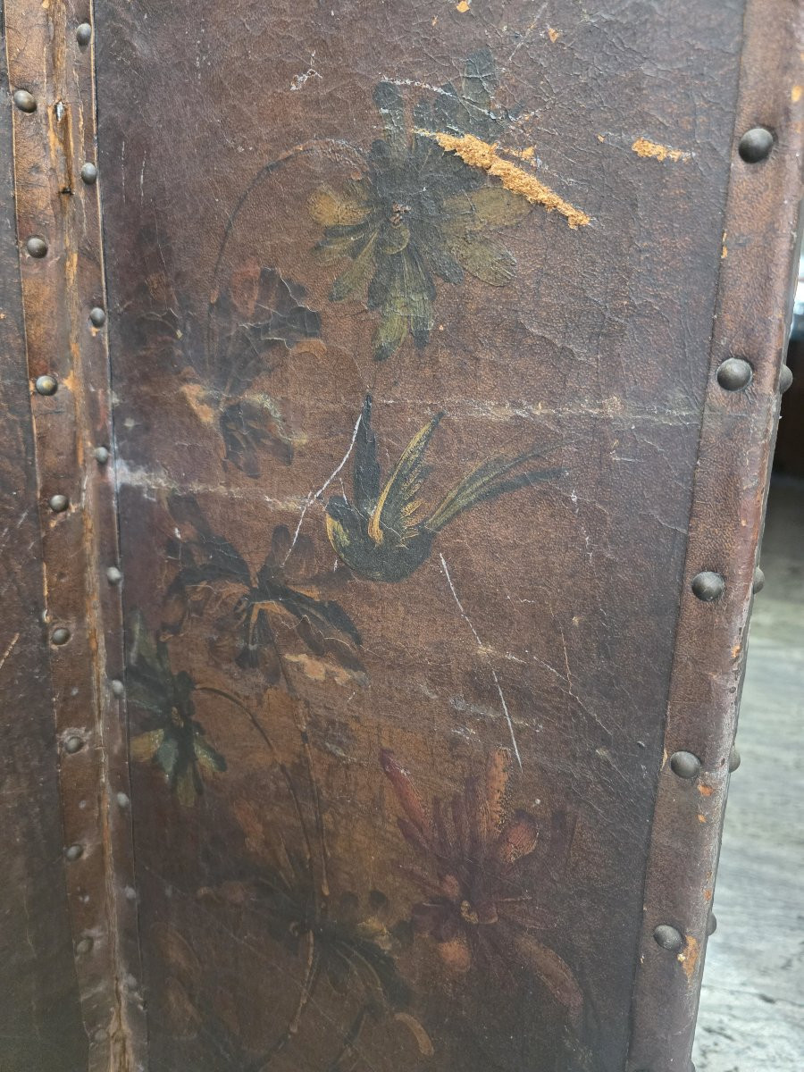 iccolo separè in cuoio di Cordoba dipinta. Epoca metà settecento-photo-5