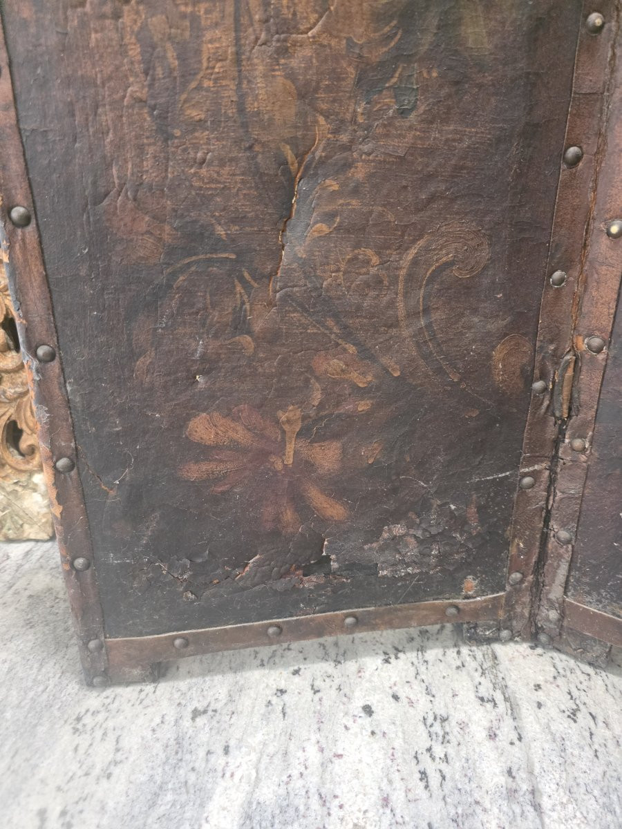 iccolo separè in cuoio di Cordoba dipinta. Epoca metà settecento-photo-7