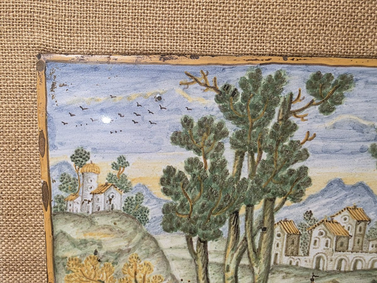 Pacca grande in maiolica di Castelli, XVIII secolo, decorate con rovine e personaggi.-photo-1