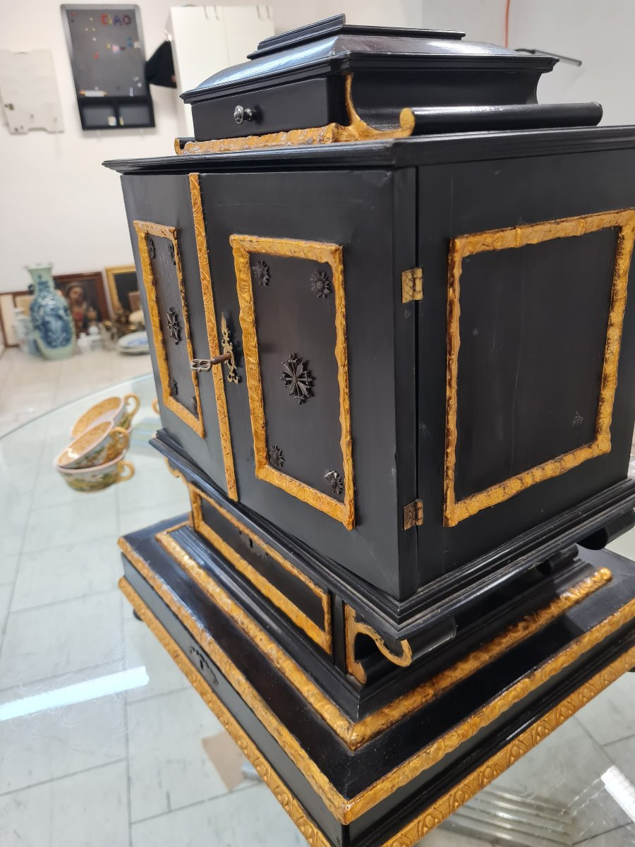 Raffinato Monetiere  - Augusta, inizio XVII secolo-photo-2