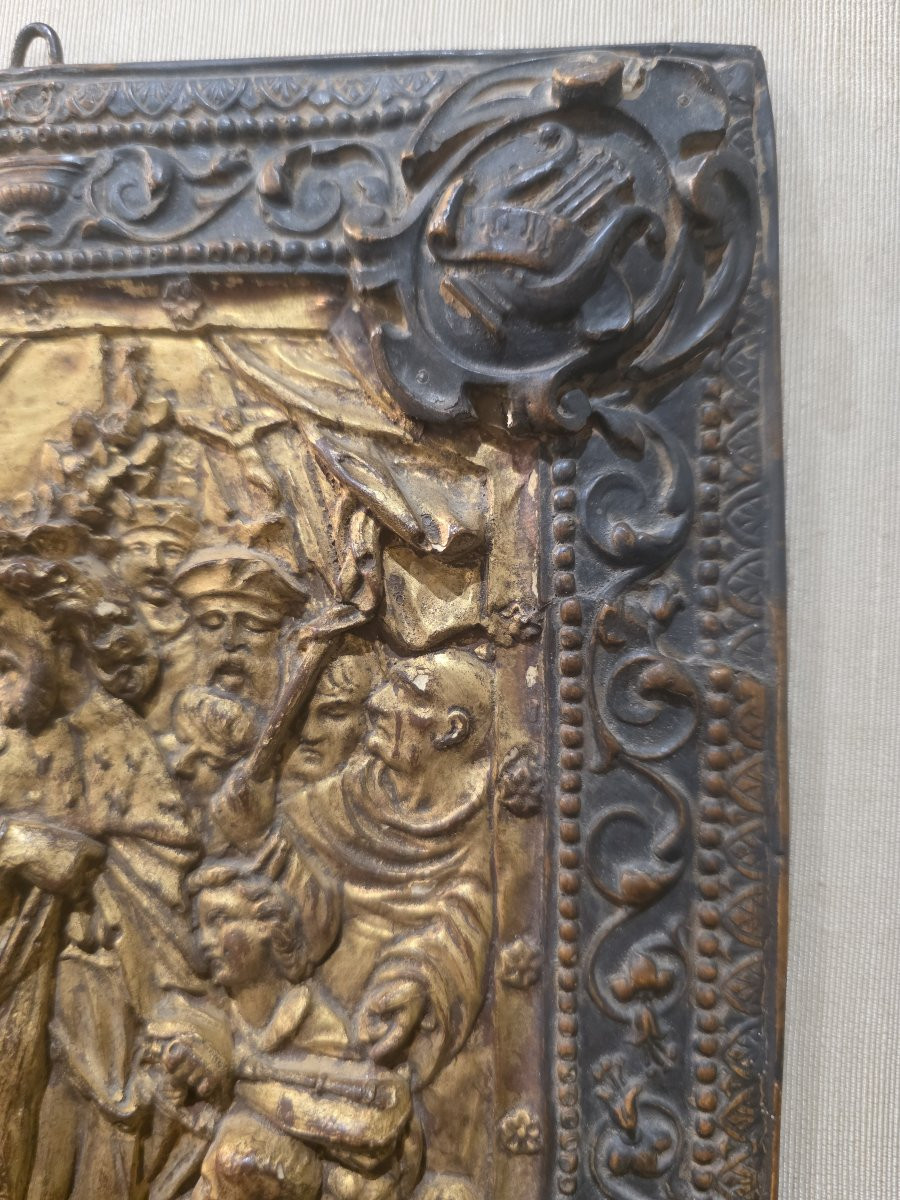 Placca in legno intagliato e dorato raffigurante scena storica, metà del XVIII-photo-1