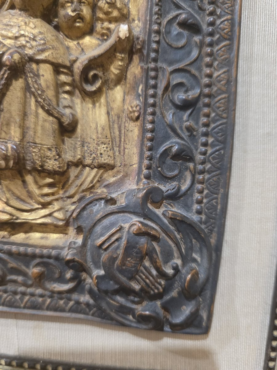 Placca in legno intagliato e dorato raffigurante scena storica, metà del XVIII-photo-2