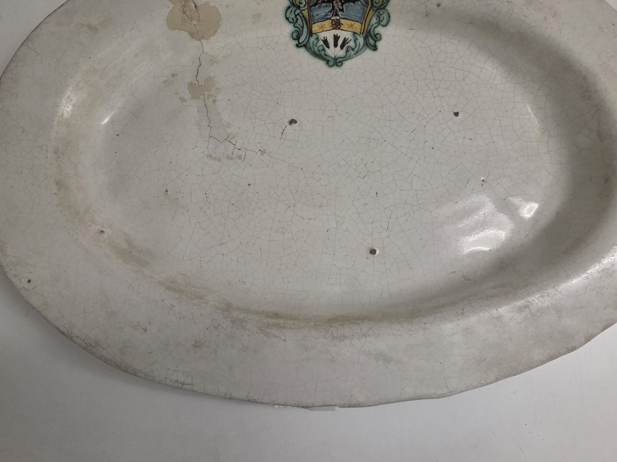 Vassoio in maiolica bianca con stemma. Italia centrale XVII/XVIII-photo-3