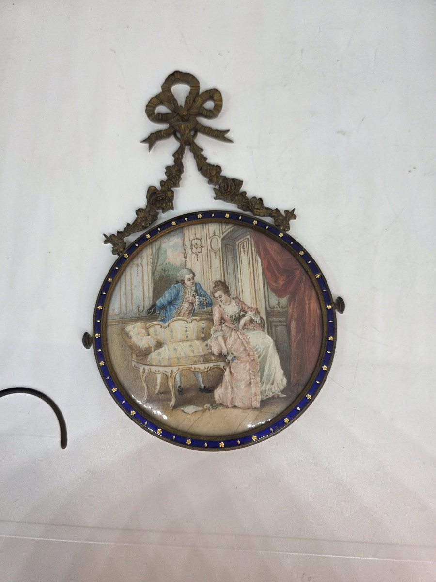 Miniatura circolare incorniciata, che ritrae una scena galante. Francia periodo Napoleone III
