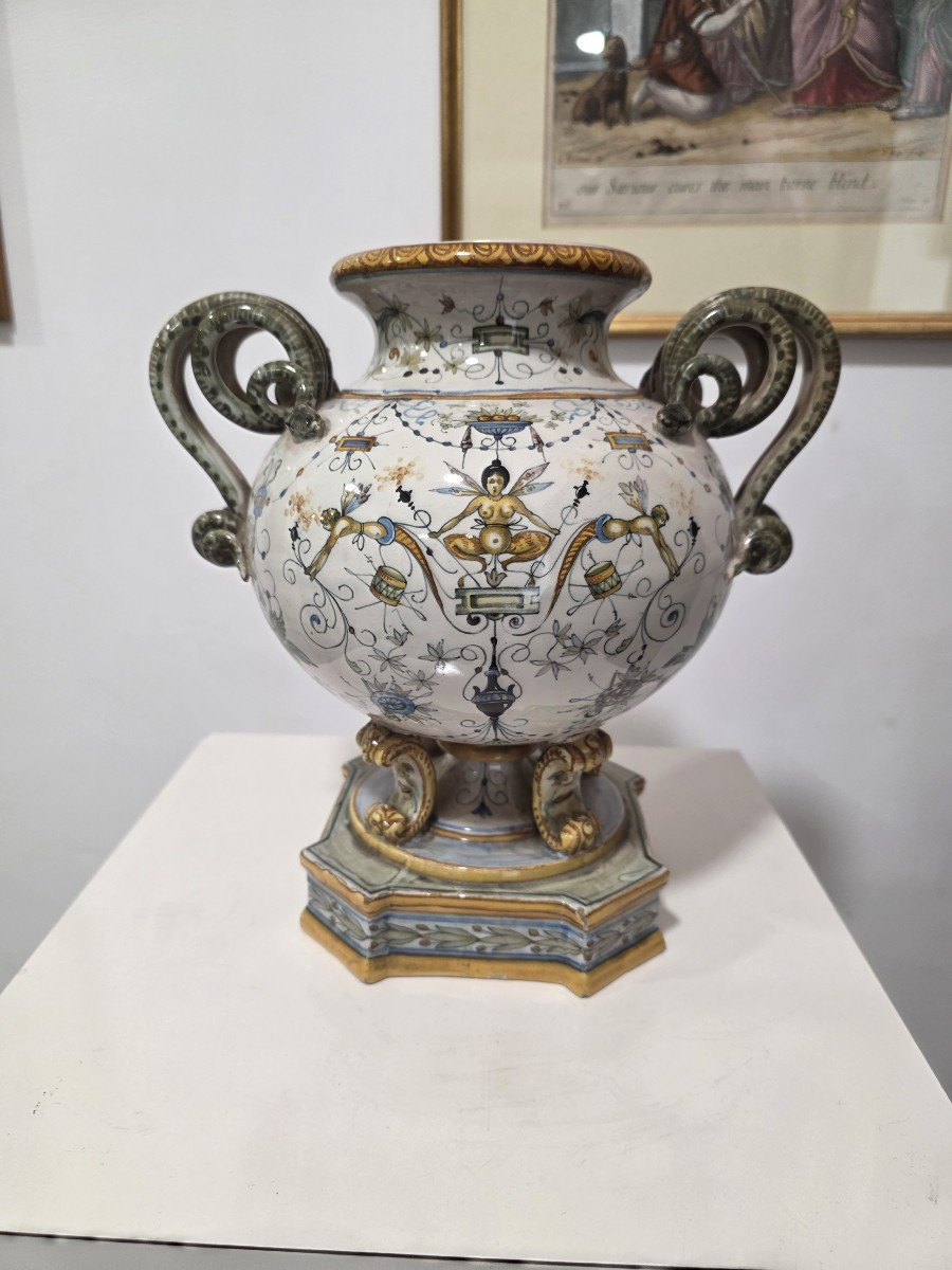 Vaso decorato a﻿ grottesche. Prima metà del novecento Molaroni Pesaro