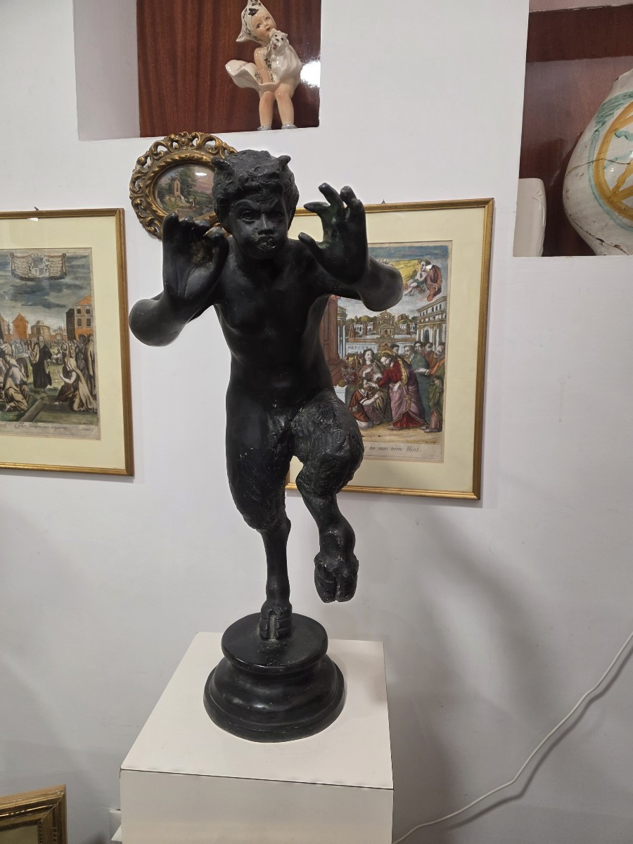 Grande scultura in bronzo, un fresco Fauno. Italia fine Ottocento