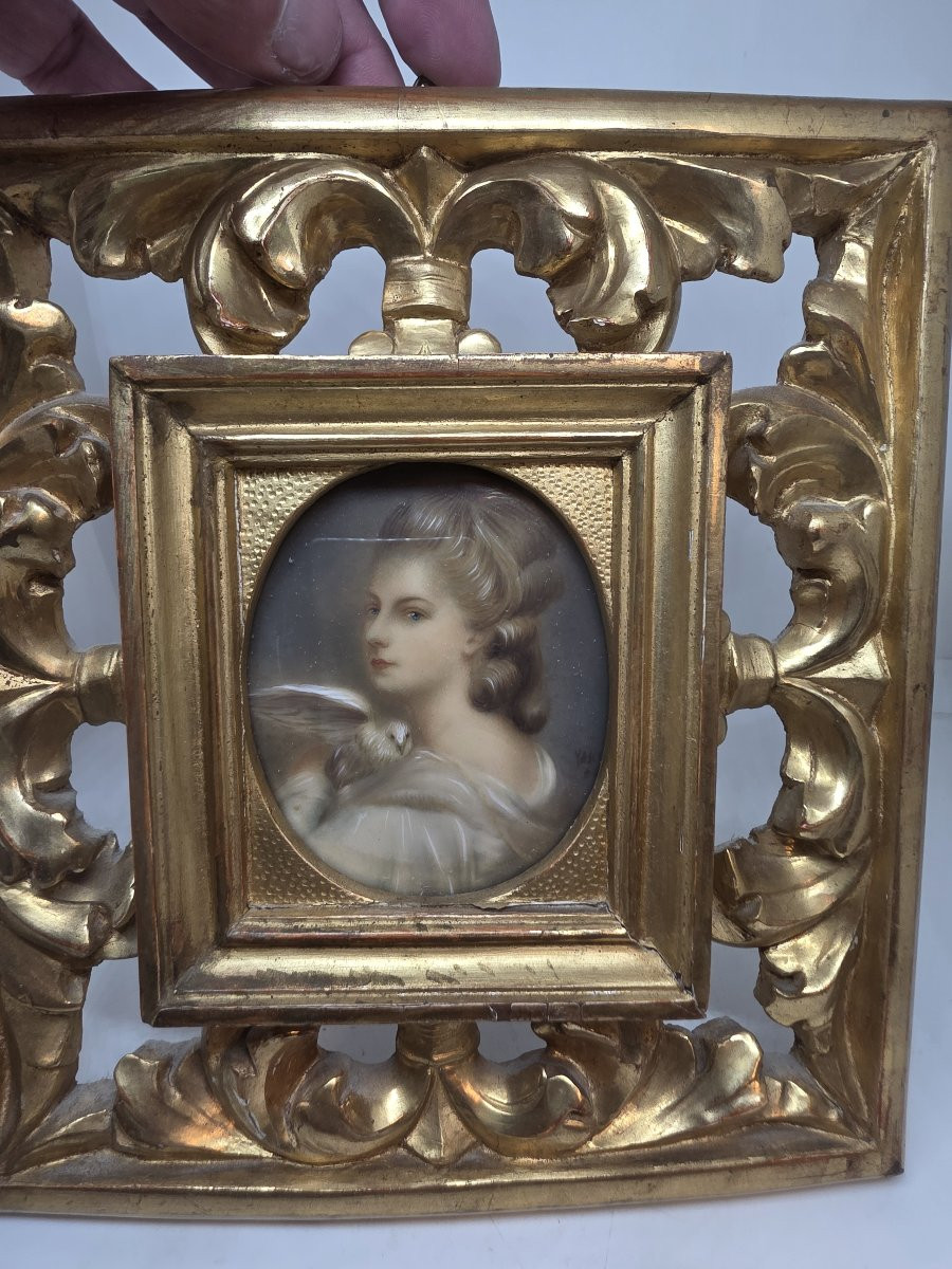 Ritratto in miniatura di profilo di una giovane donna entro cornice dorata (XIX secolo)-photo-7