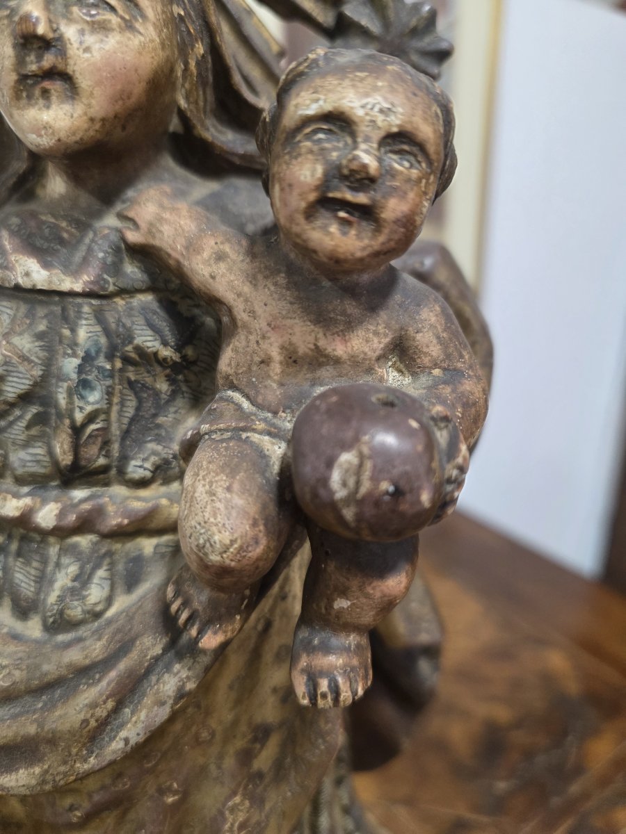 Scultura in legno dorato e dipinto raffigurante "Madonna col Bambino" Spagna fine seicento-photo-4