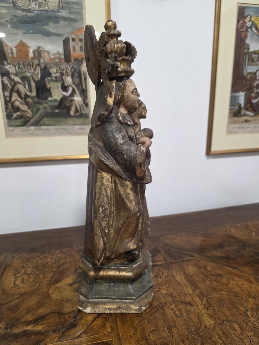 Scultura in legno dorato e dipinto raffigurante "Madonna col Bambino" Spagna fine seicento-photo-7