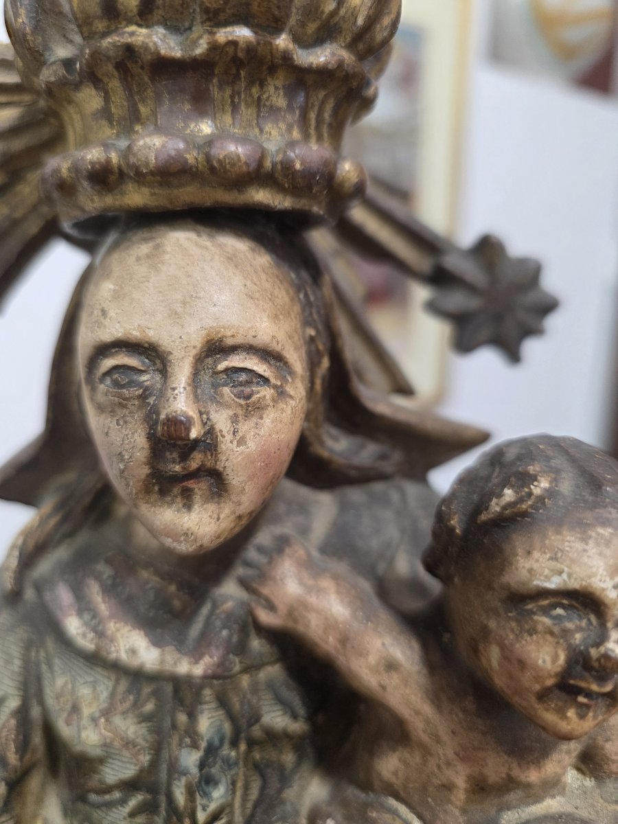Scultura in legno dorato e dipinto raffigurante "Madonna col Bambino" Spagna fine seicento-photo-3