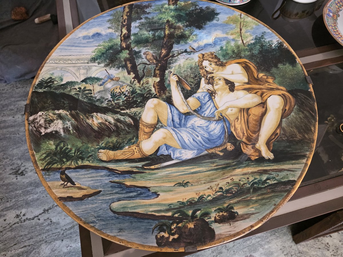 Piatto da parata in maiolica policroma istoriato fine XIX secolo