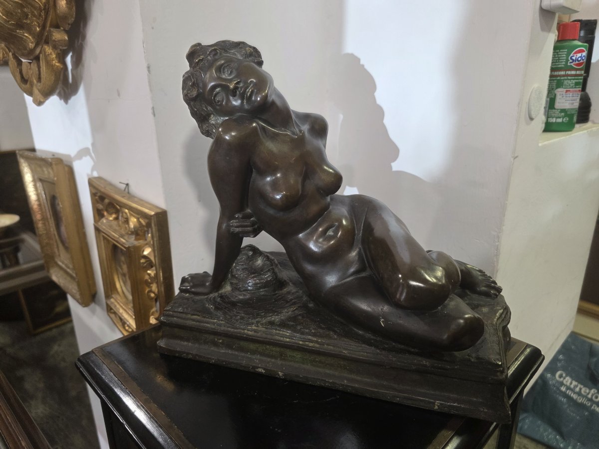 Carlo de Veroli - Scultura di nudo femminile semisdraiato in bronzo