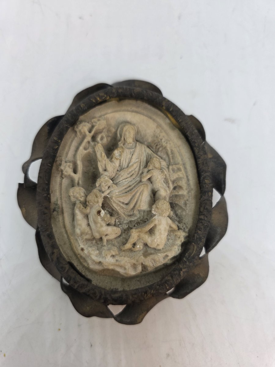 Medaglione di forma ovale raffigurante la scena biblica "Lasciate che i bambini vengano a me"-photo-6