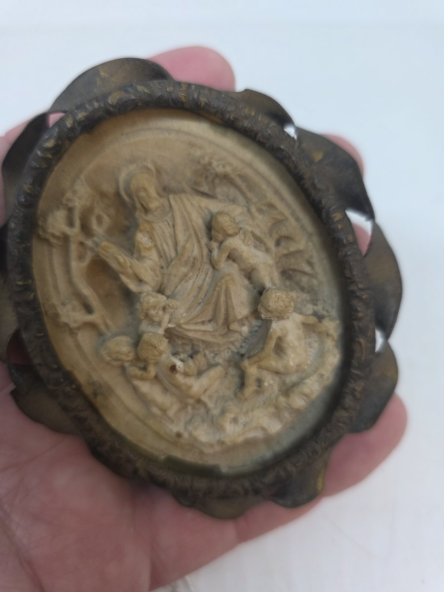 Medaglione di forma ovale raffigurante la scena biblica "Lasciate che i bambini vengano a me"-photo-7