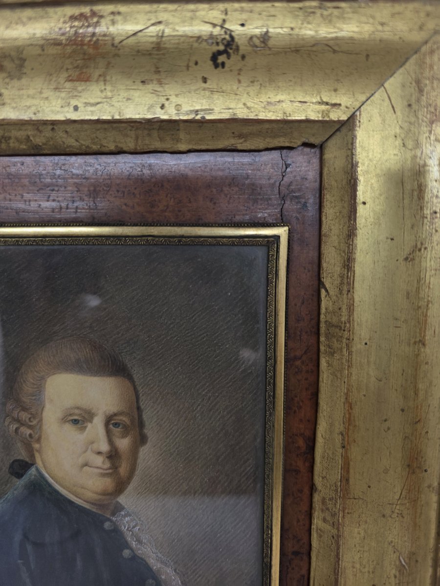 Ritratto di gentiluomo a pastello, XVIII secolo – Cornice in radica e legno dorato-photo-1