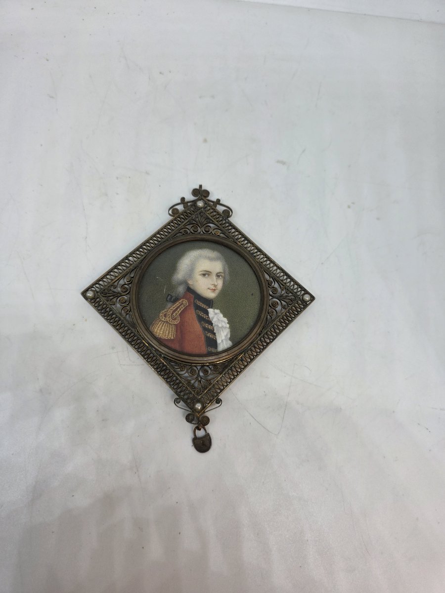 Ritratto in miniatura di ufficiale del XVIII secolo – Cornice in filigrana e perle