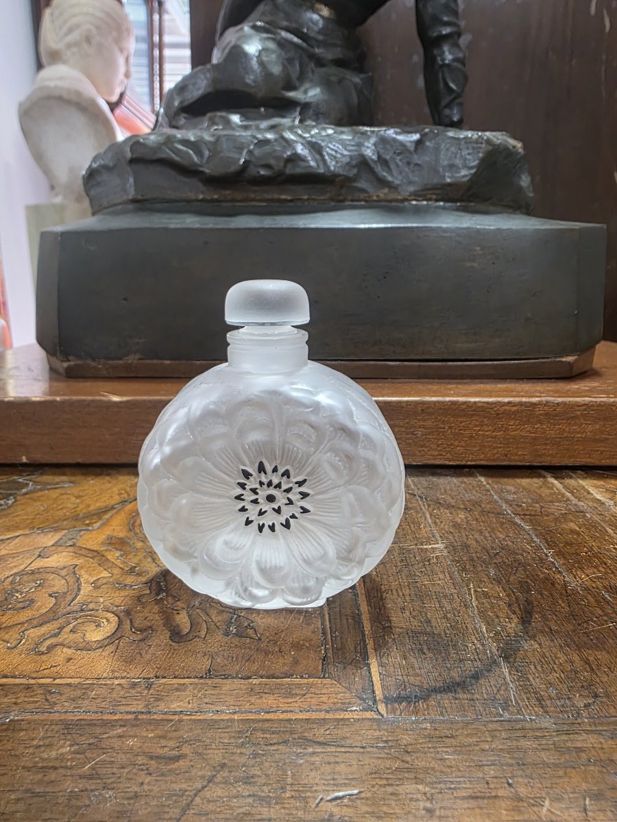 Flacone da profumo Art Déco in vetro stampato e satinato con decoro floreale (ca. 1930-1950)