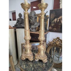 Bella coppia di grandi candelabri in legno dorato settecento (Italia centrale)